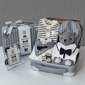 Set de Regalo para Bebé Niño – Elegante Caja con Ropa y Accesorios